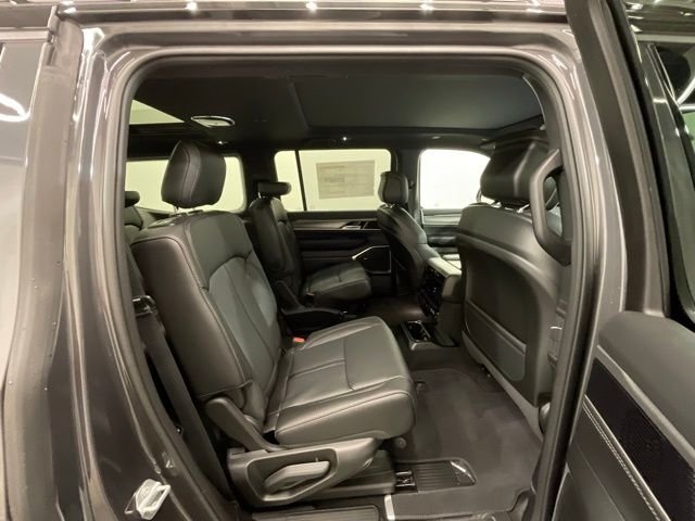 New 2026 Baltic-Gray Metallic Clear-Coat Exterior Paint Jeep Upland image 25