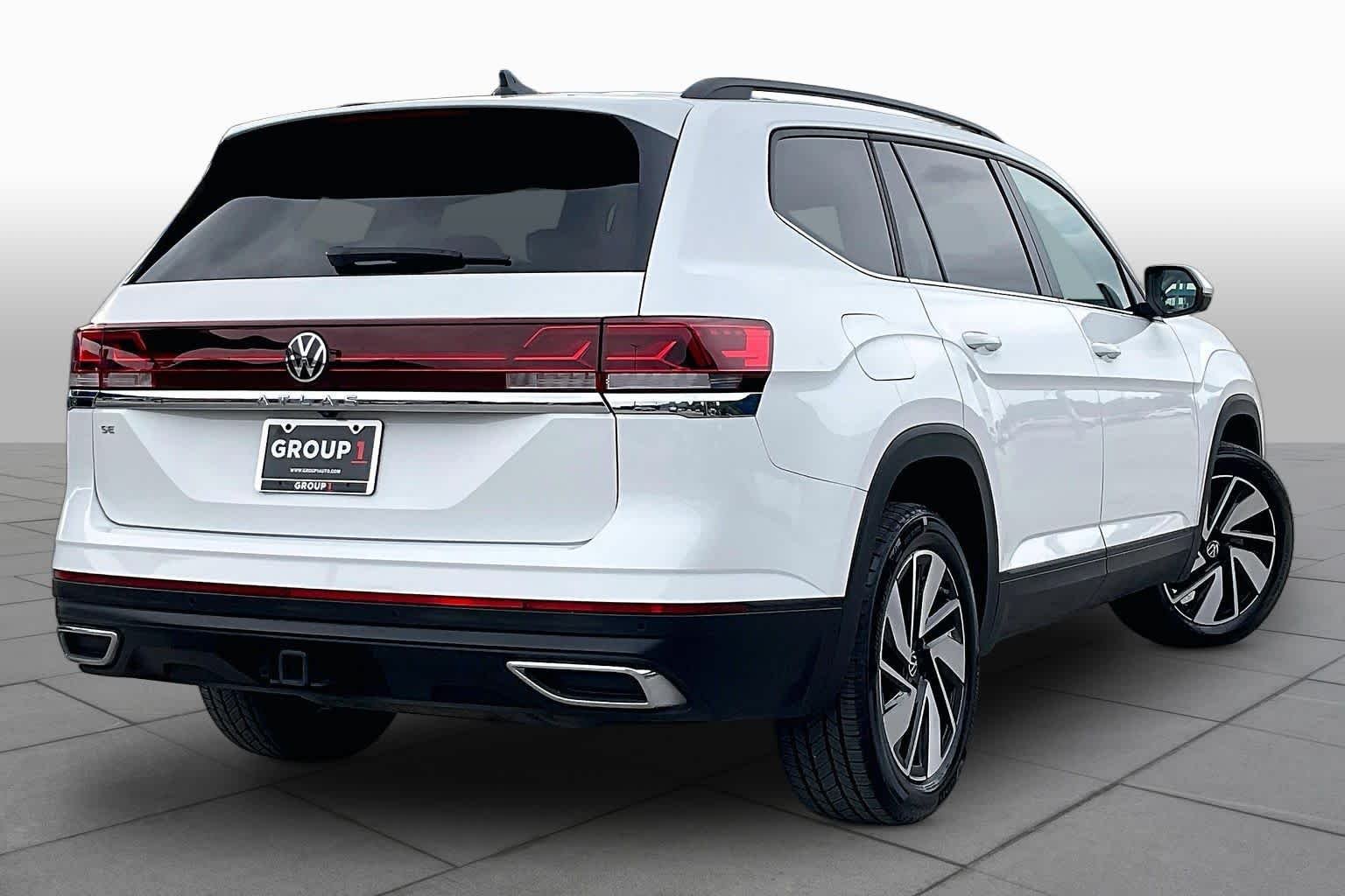 Used 2024 Pure White Volkswagen 2.0T SE w/Technology image 13