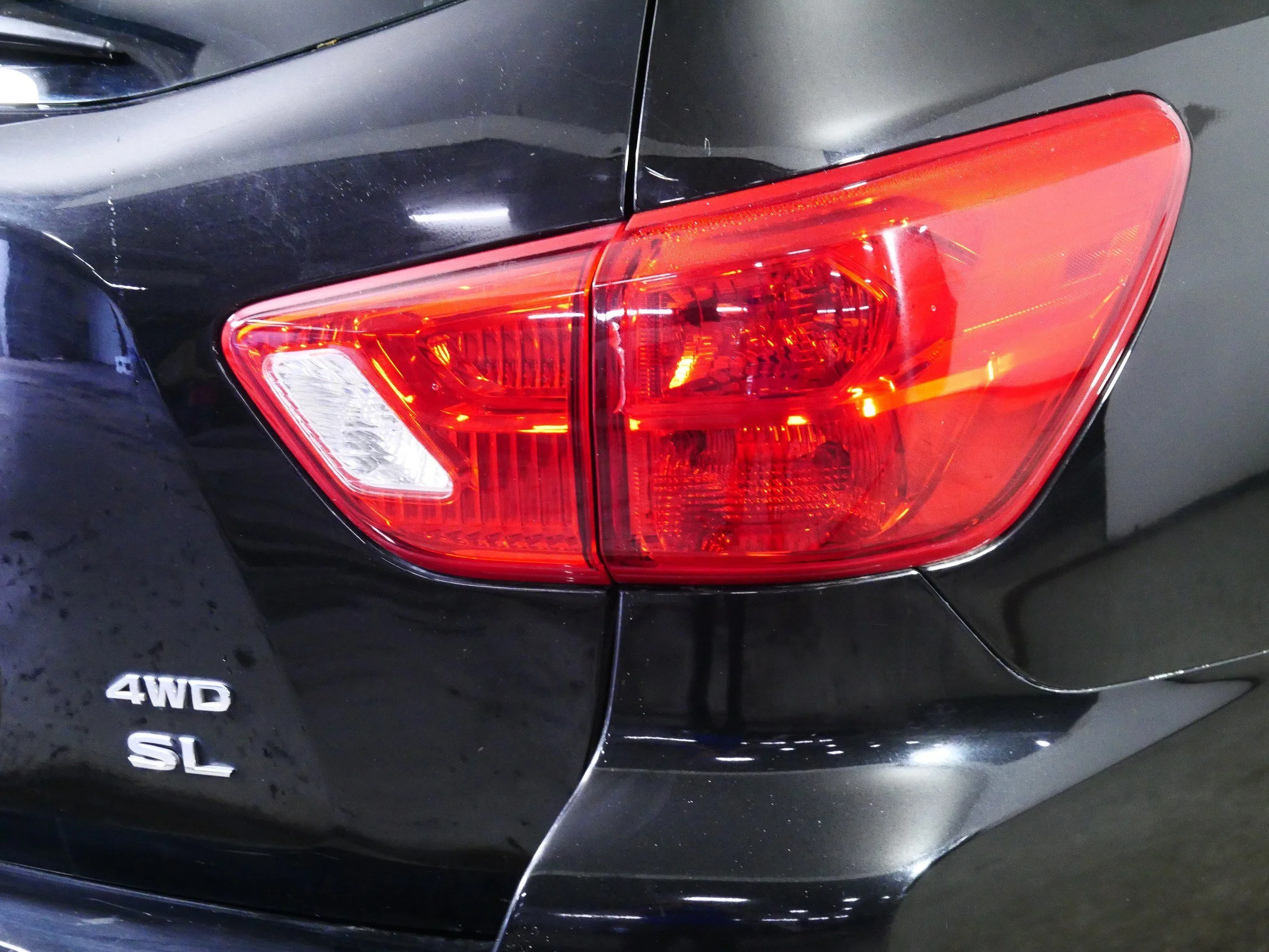 Used 2018 Magnetic Black Nissan SL image 17