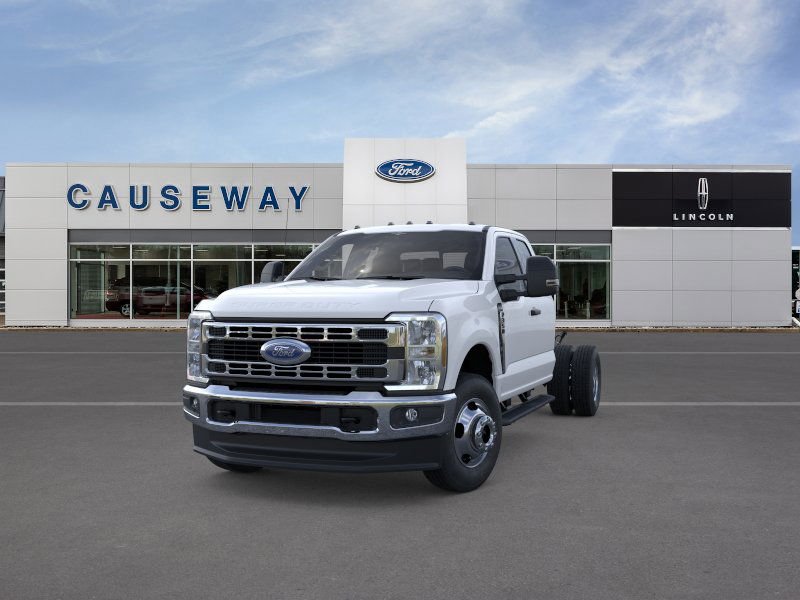 New 2026 Oxford White Ford F-350® XL image 25