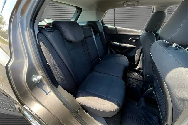 Used 2021 Gray Chevrolet LS image 23