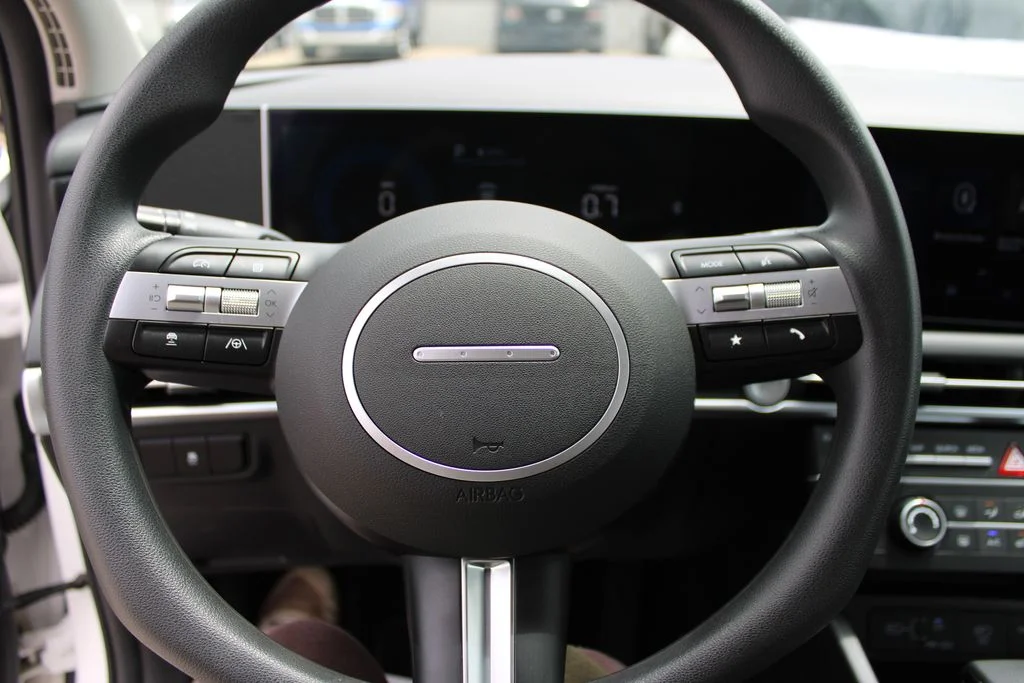 Used 2025 White Hyundai SE image 8