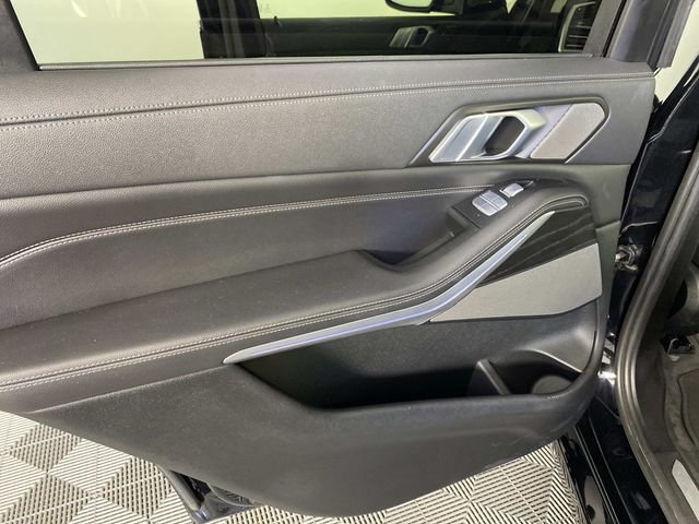 Used 2020 Black BMW xDrive40i image 28