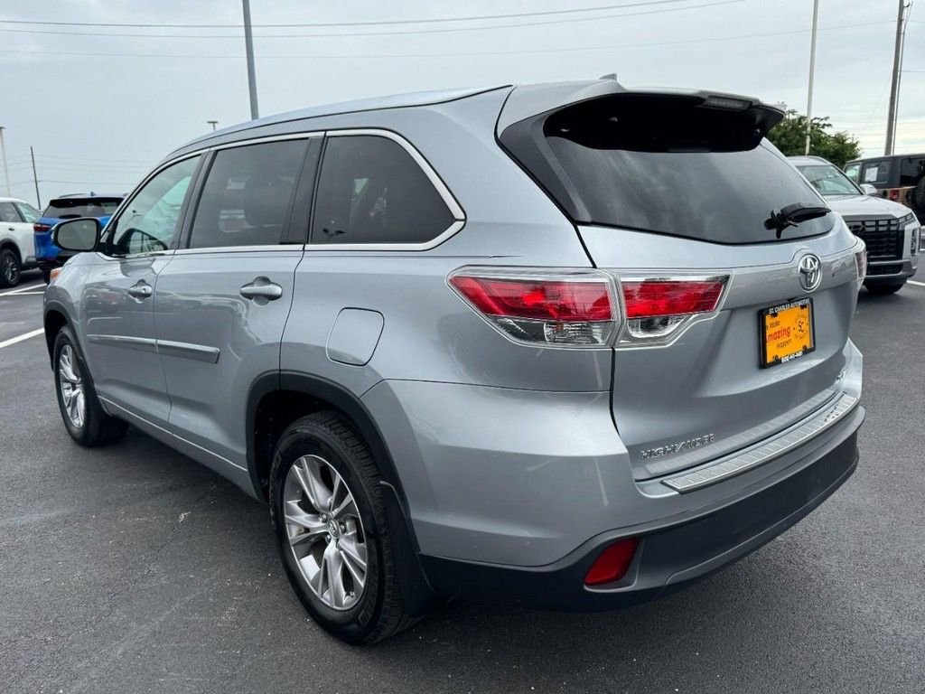 Used 2014 Silver Toyota XLE V6 image 5
