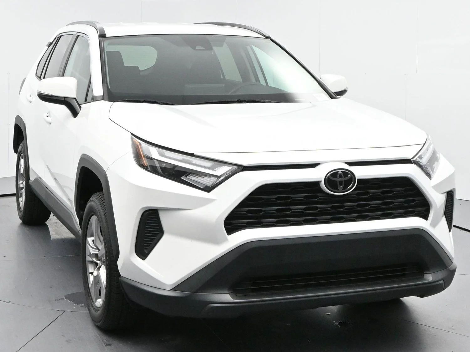 Used 2022 White Toyota XLE image 2