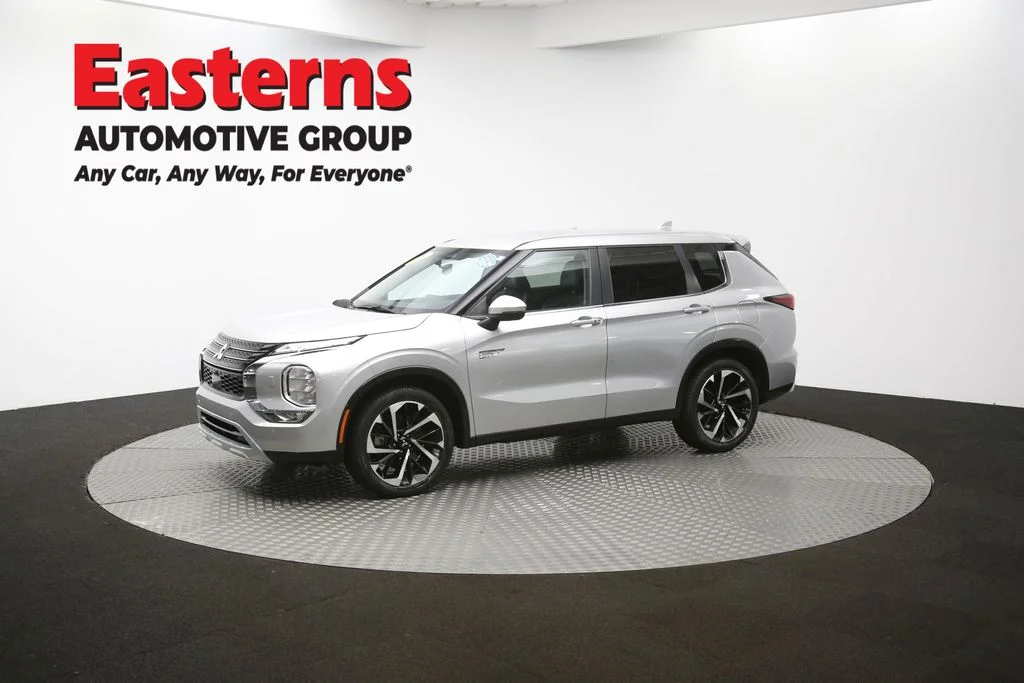Used 2023 Silver Mitsubishi SE image 55