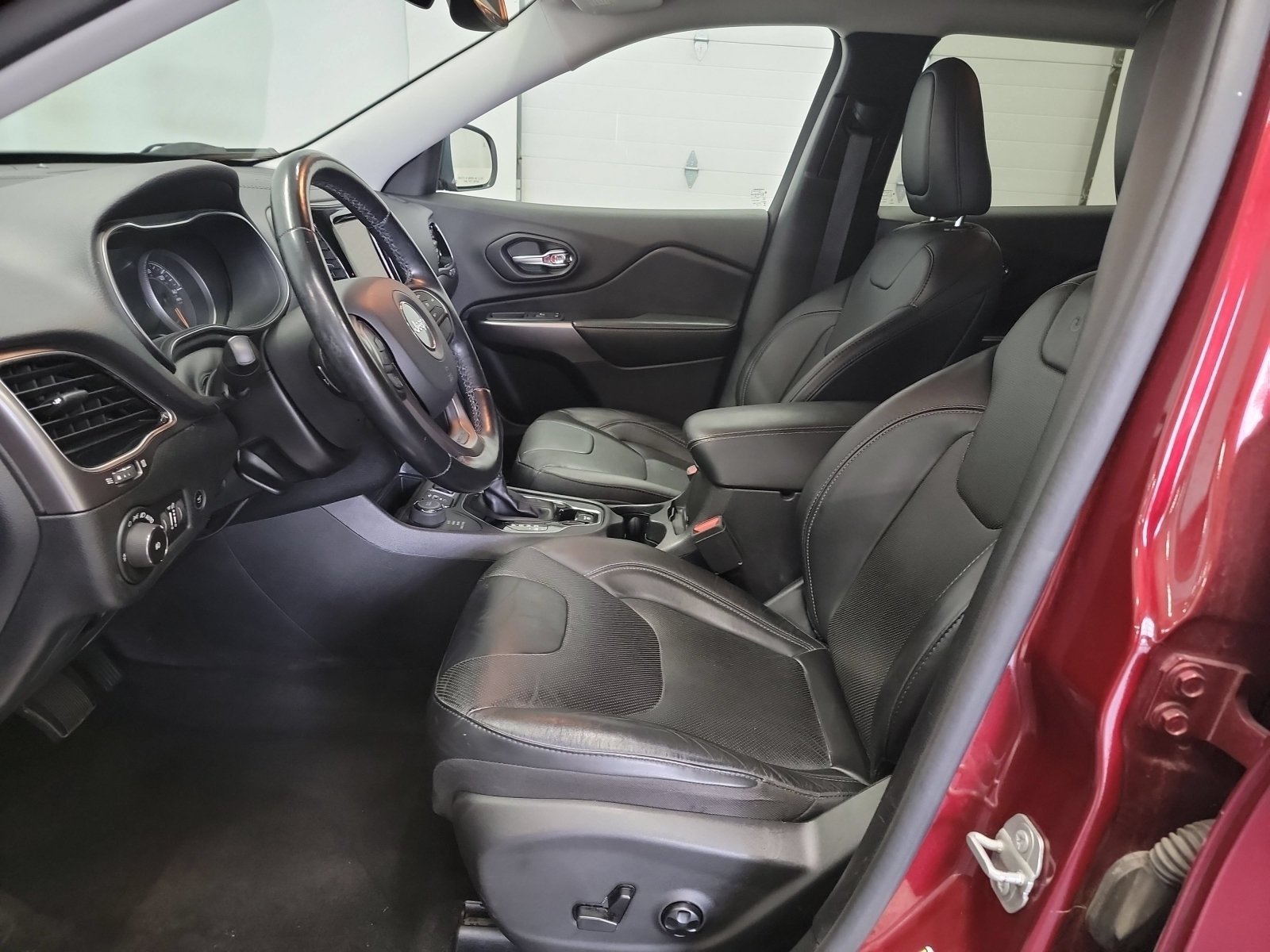 Used 2020 Velvet Red Pearlcoat Jeep Limited image 11