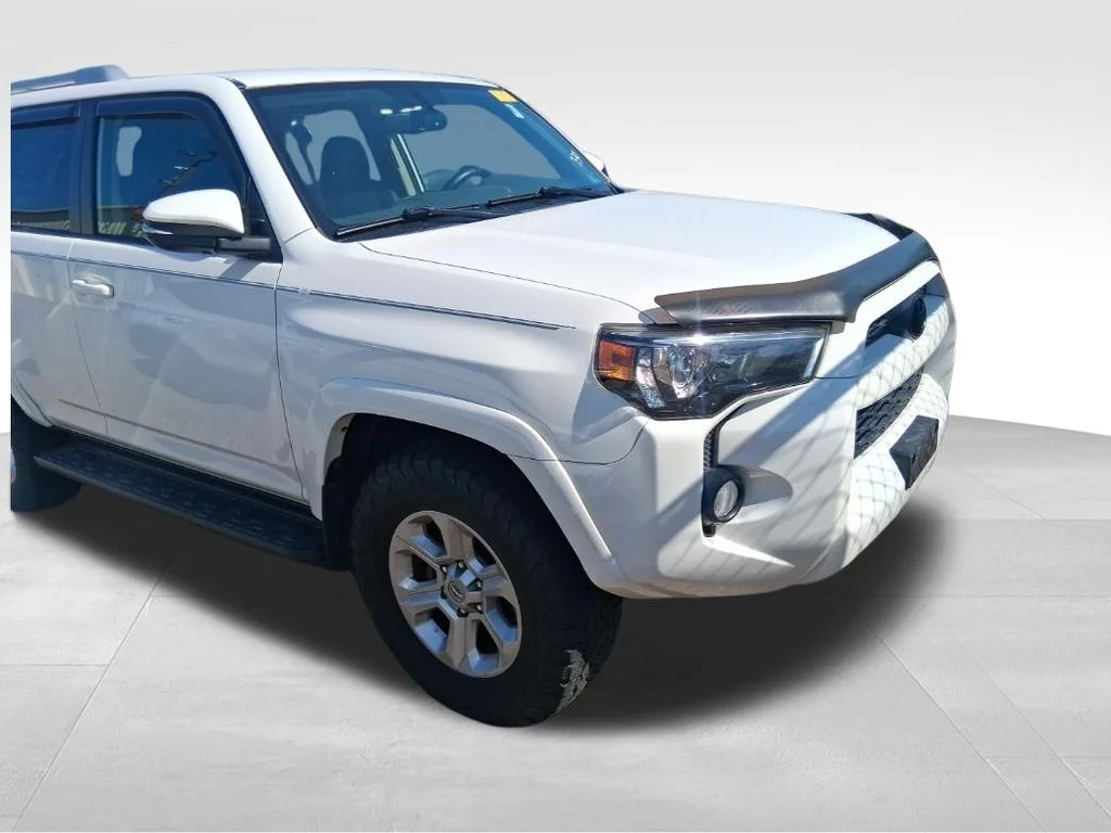 Used 2018 White Toyota SR5 Premium image 9