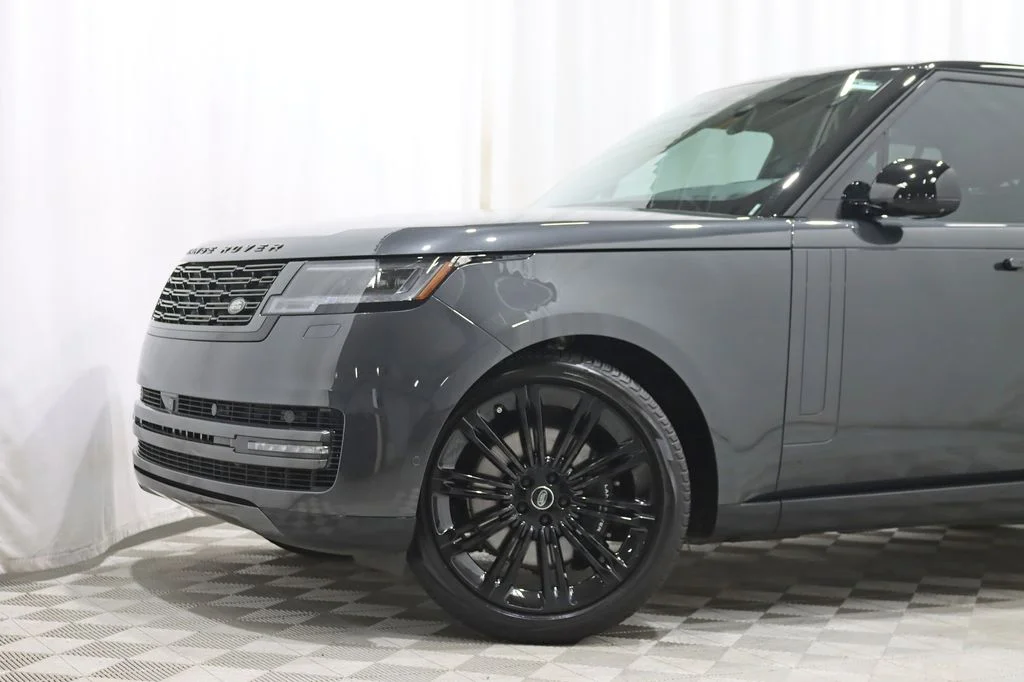 Used 2024 Black Land Rover SE image 2