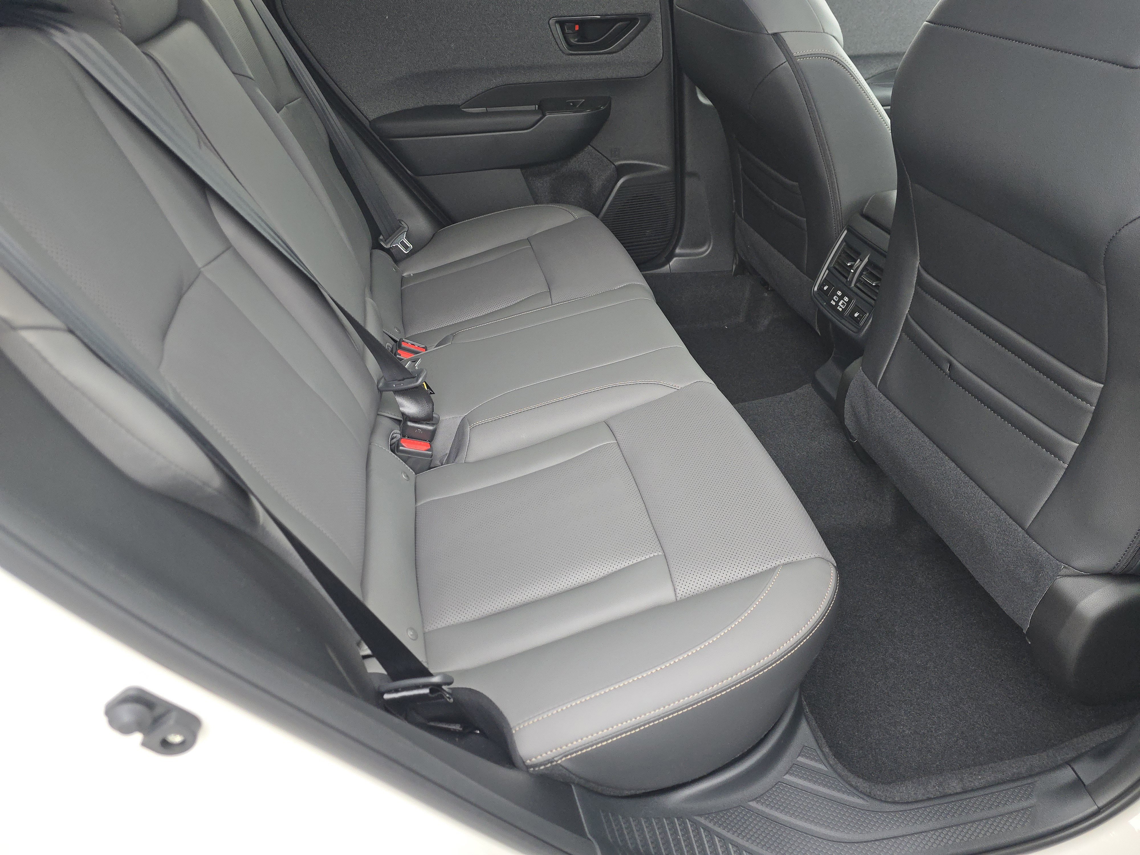 New 2026 CRYSTAL WHITE PEARL Subaru Limited image 18