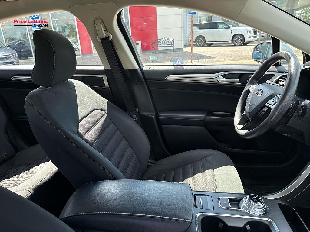 Used 2017 Ingot Silver Ford SE image 10