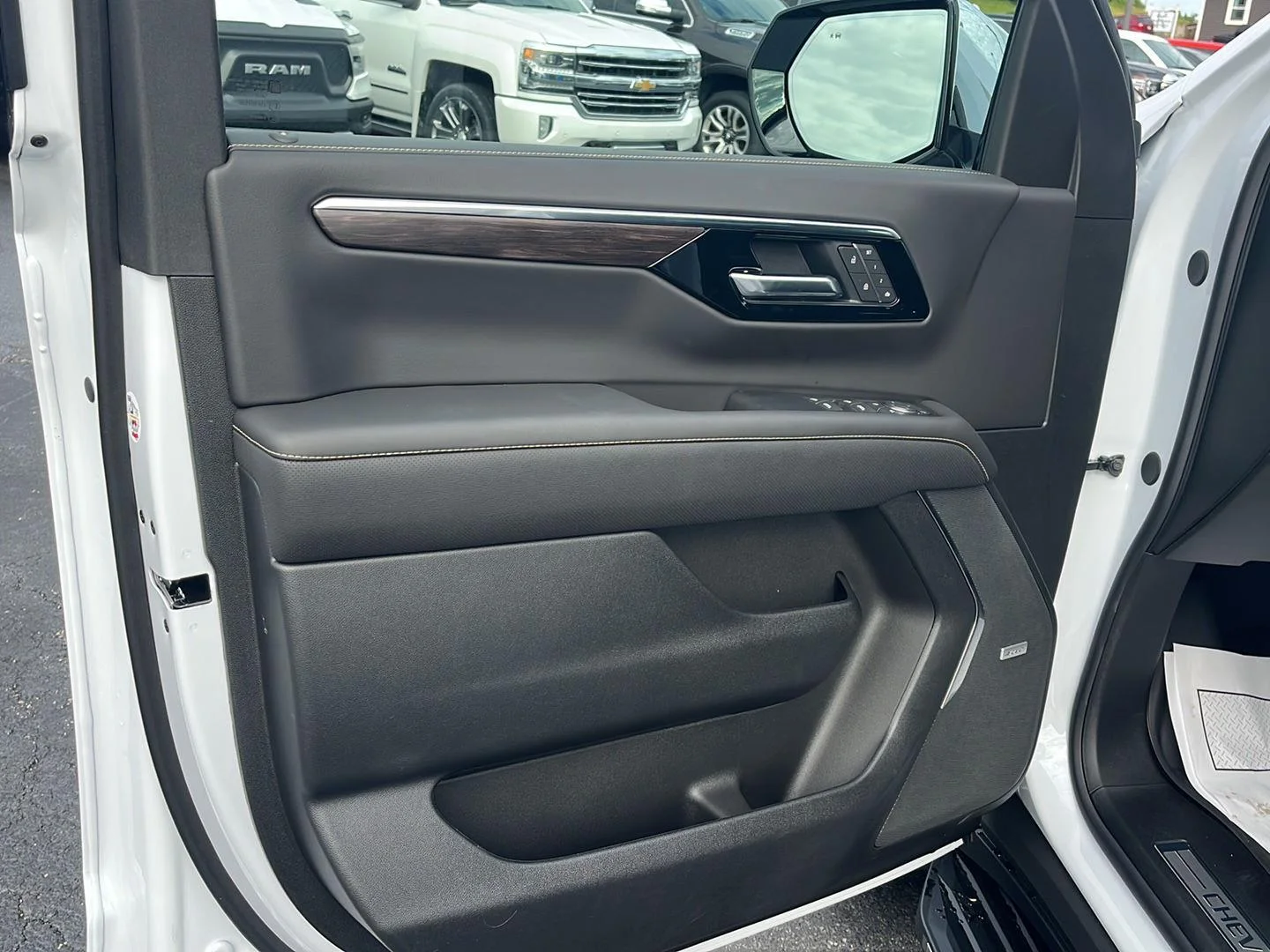 New 2026 Polar White Tricoat Chevrolet Premier image 19