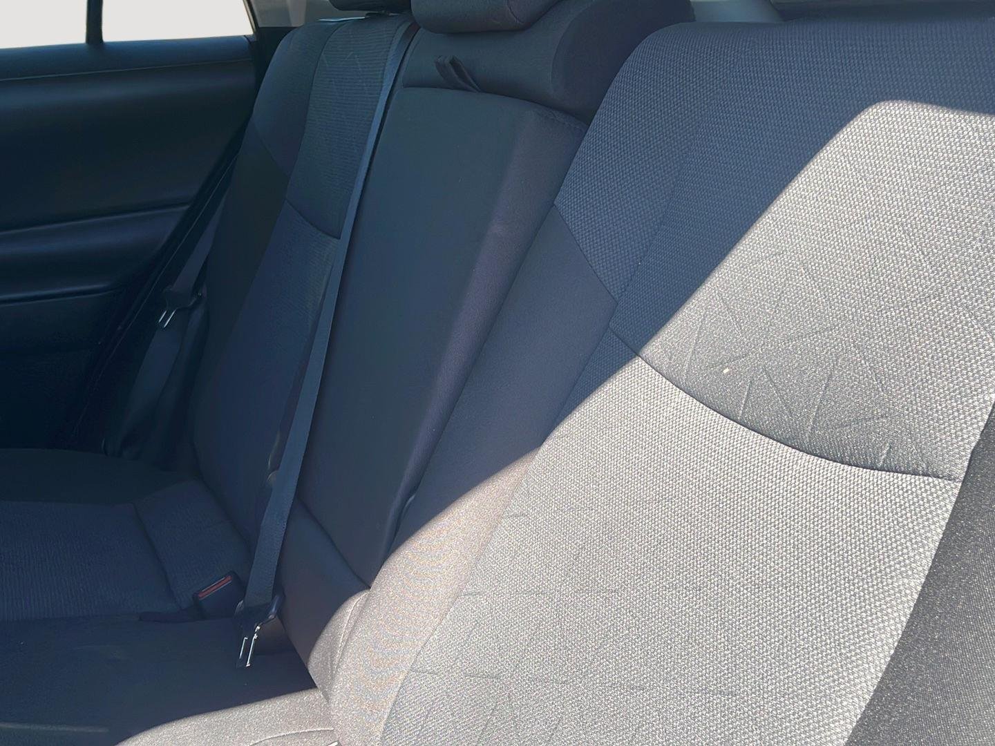 2025 Toyota RAV4 XLE - Photo 12