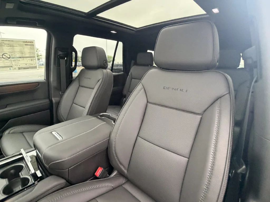 2026 GMC Yukon Denali - Photo 32