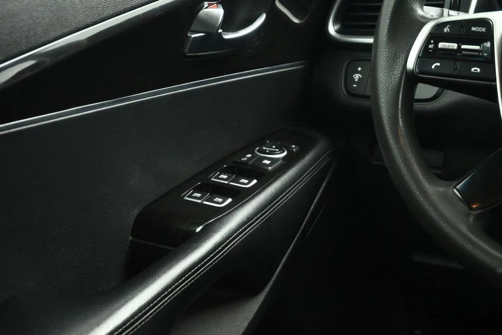 Used 2020 White Kia LX image 41