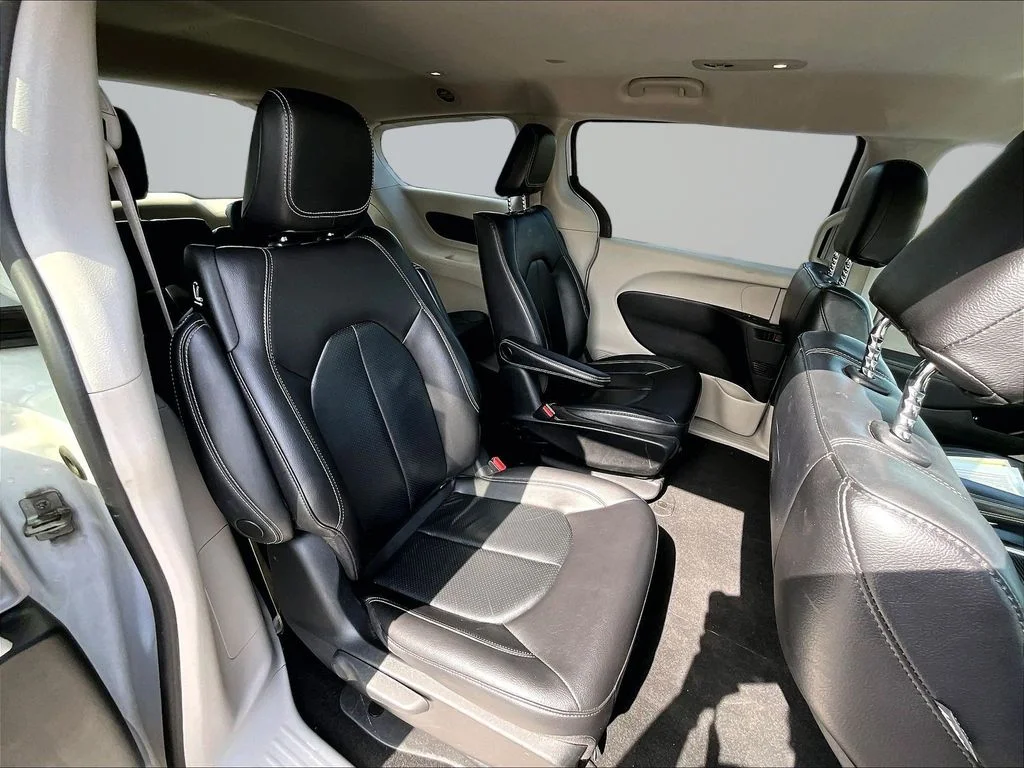 Used 2022 White Chrysler Touring L image 25