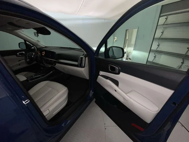 Used 2025 Black Kia S image 25