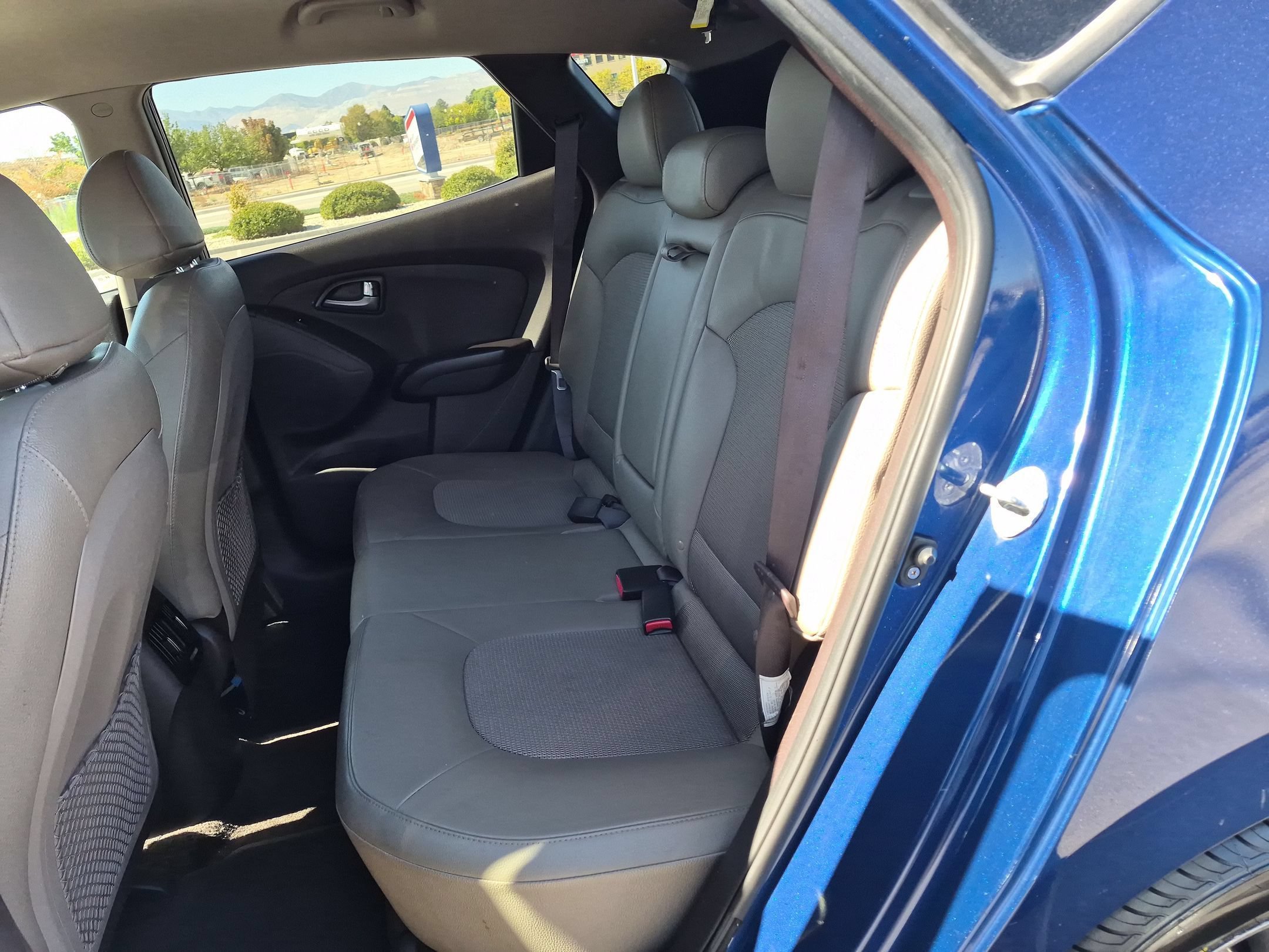 Used 2014 Laguna Blue Metallic Hyundai SE image 25