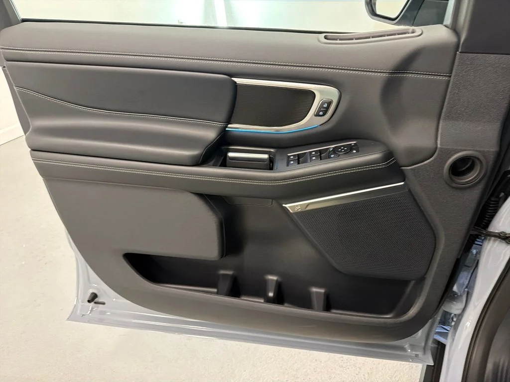 New 2027 Glacier Gray Metallic Tri-Coat Ford MAX Platinum image 16