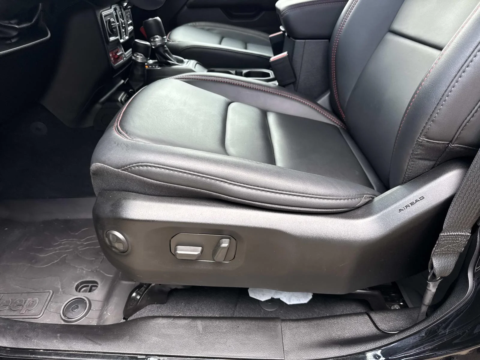 Used 2026 BLACK CLEARCOAT Jeep Rubicon X image 16