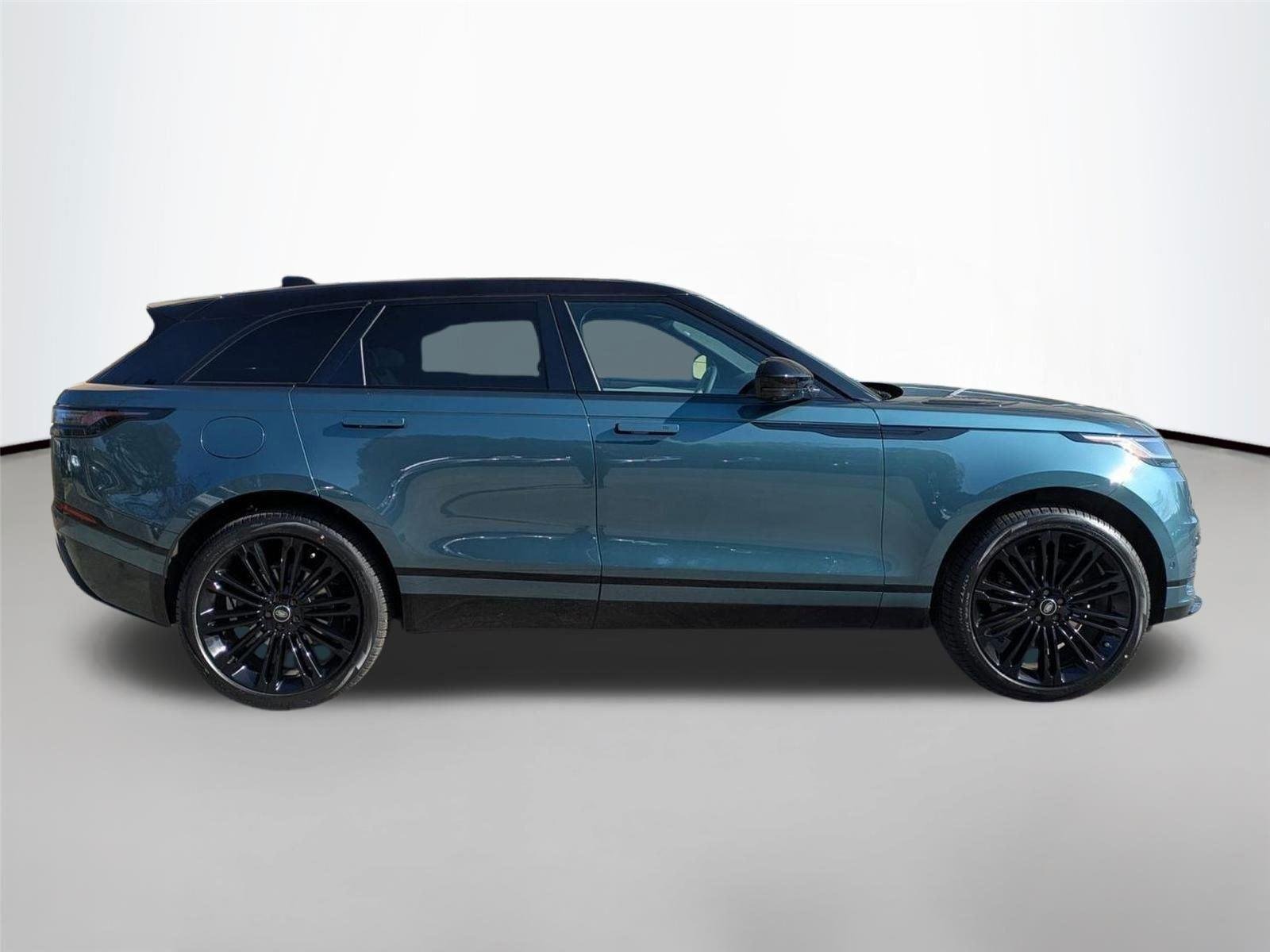 Used 2026 Giola Green Metallic Land Rover Dynamic SE image 4