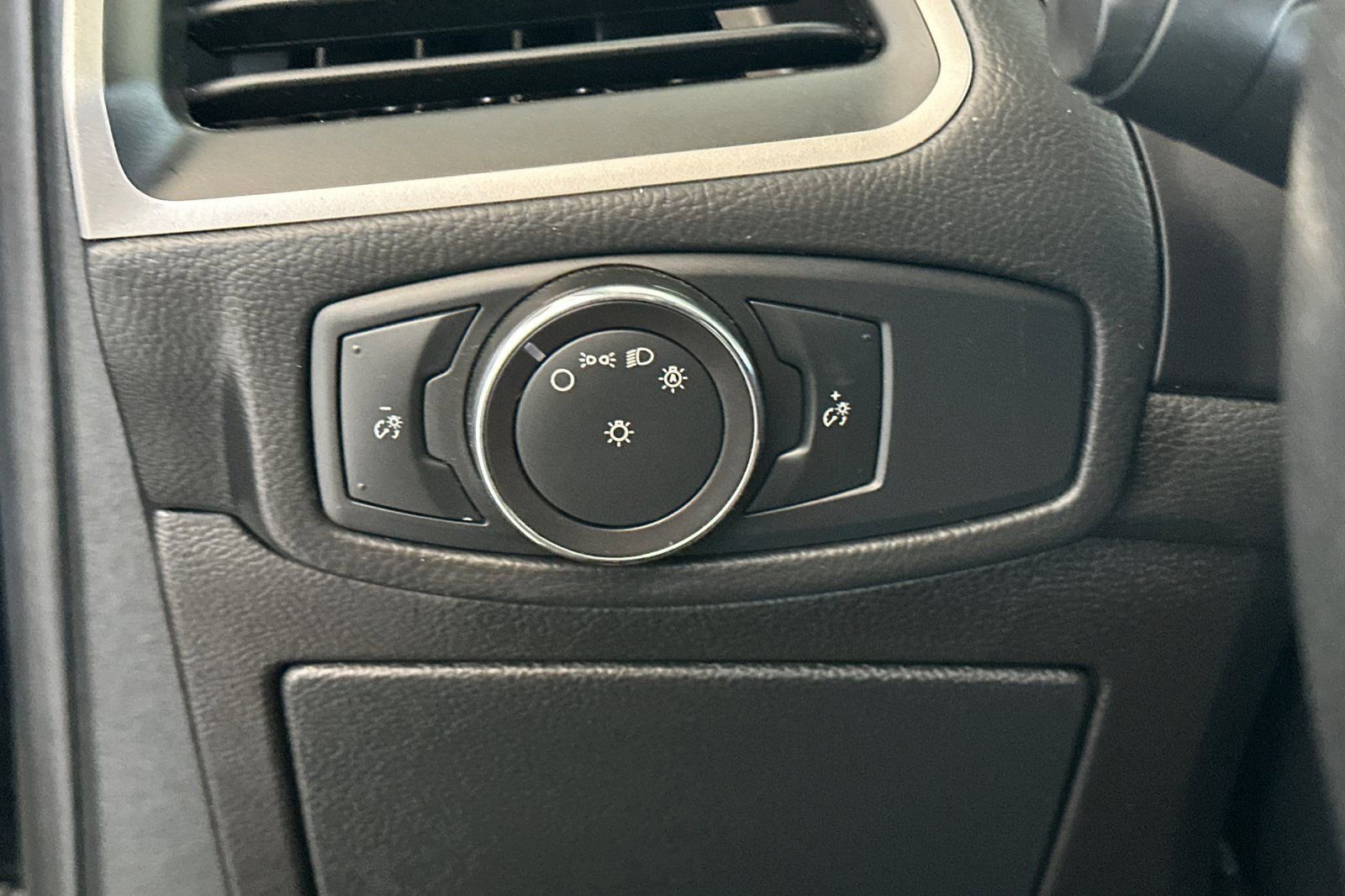 Used 2018 Black Ford SEL image 34