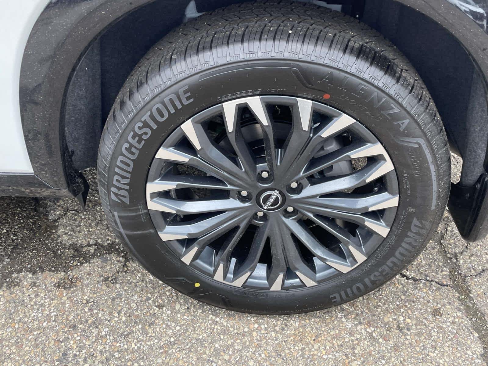 New 2026 Everest White Pearl/Super Black Nissan Platinum image 48