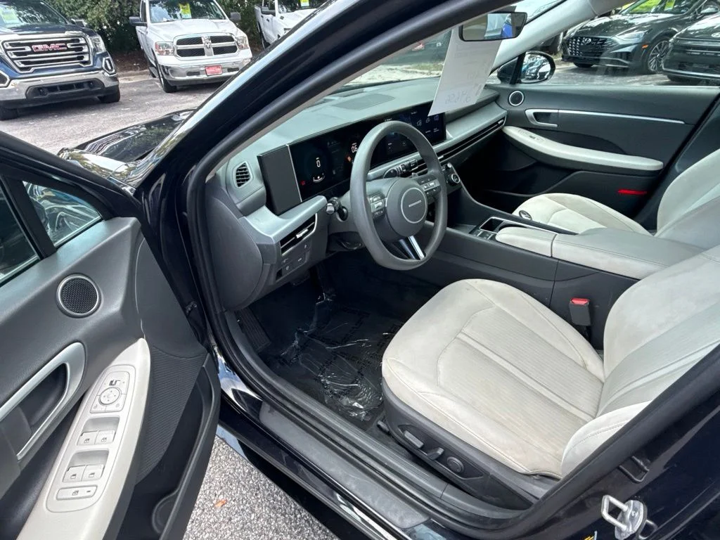 Used 2025 Blue Hyundai SEL image 13