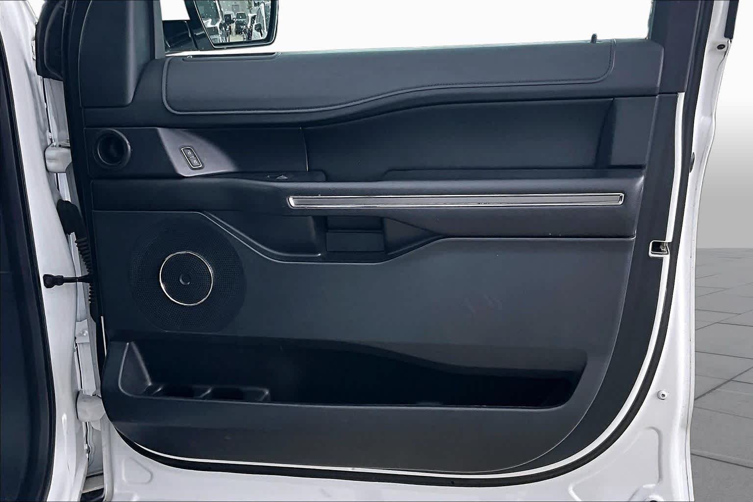 Used 2019 Oxford White Ford XLT image 22
