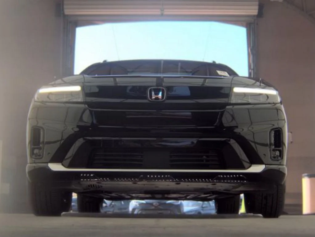 Certified Used 2024 Raven Black Honda Touring image 3
