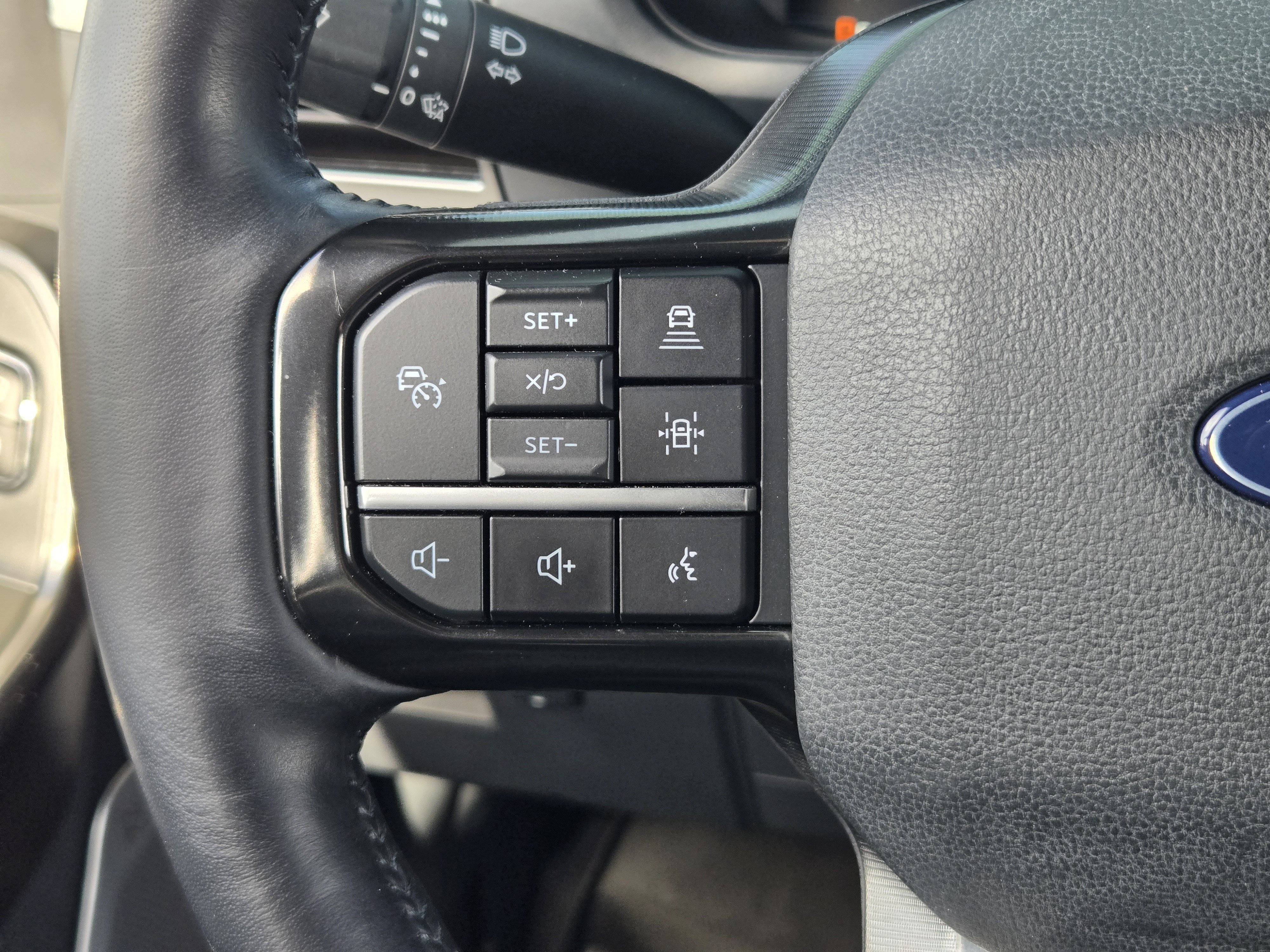 Used 2024 White Metallic Ford Platinum image 25