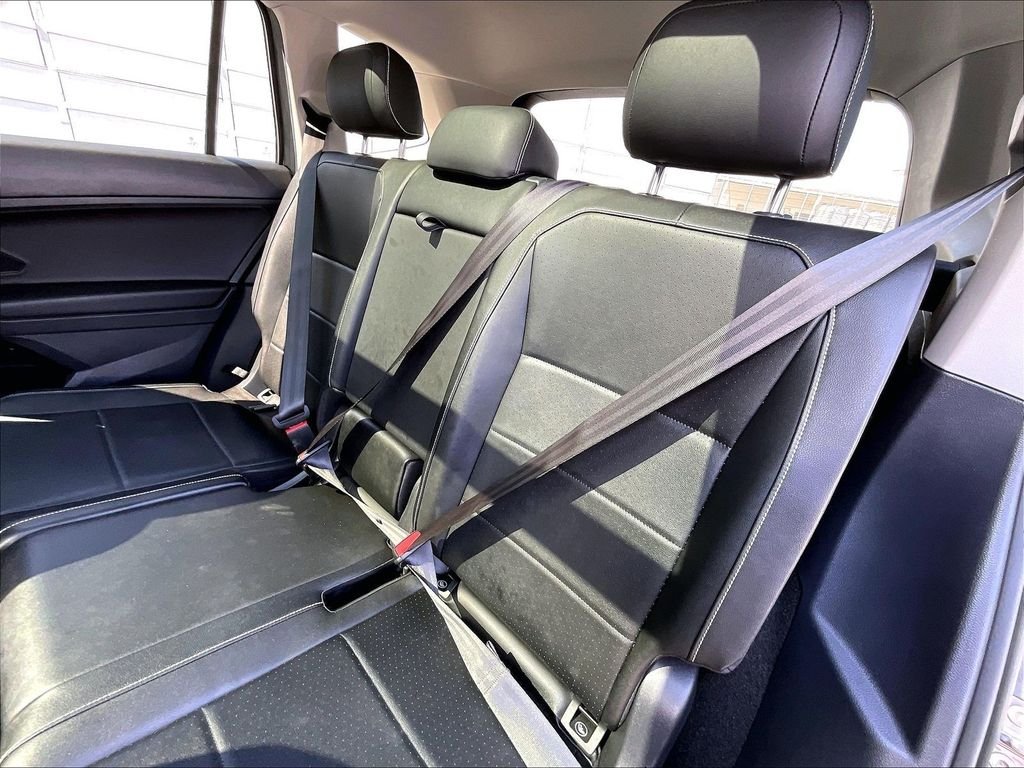 Used 2021 Platinum Gray Metallic Volkswagen 2.0T SEL image 15