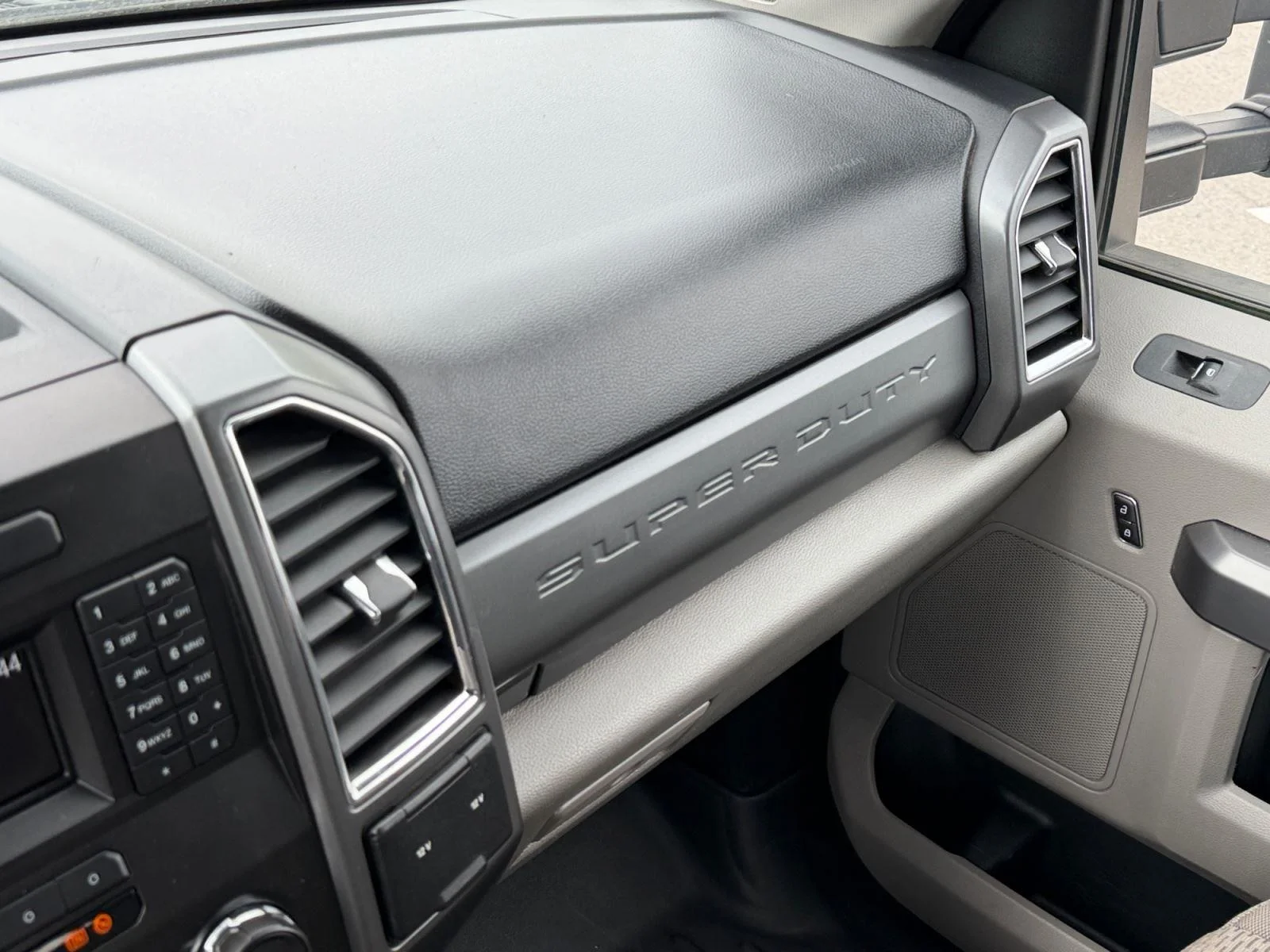 2018 Ford F-350 Super Duty XLT - Photo 28