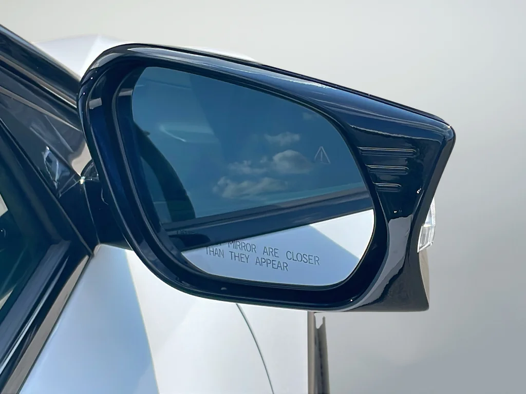 Used 2025 White Kia Wind image 39