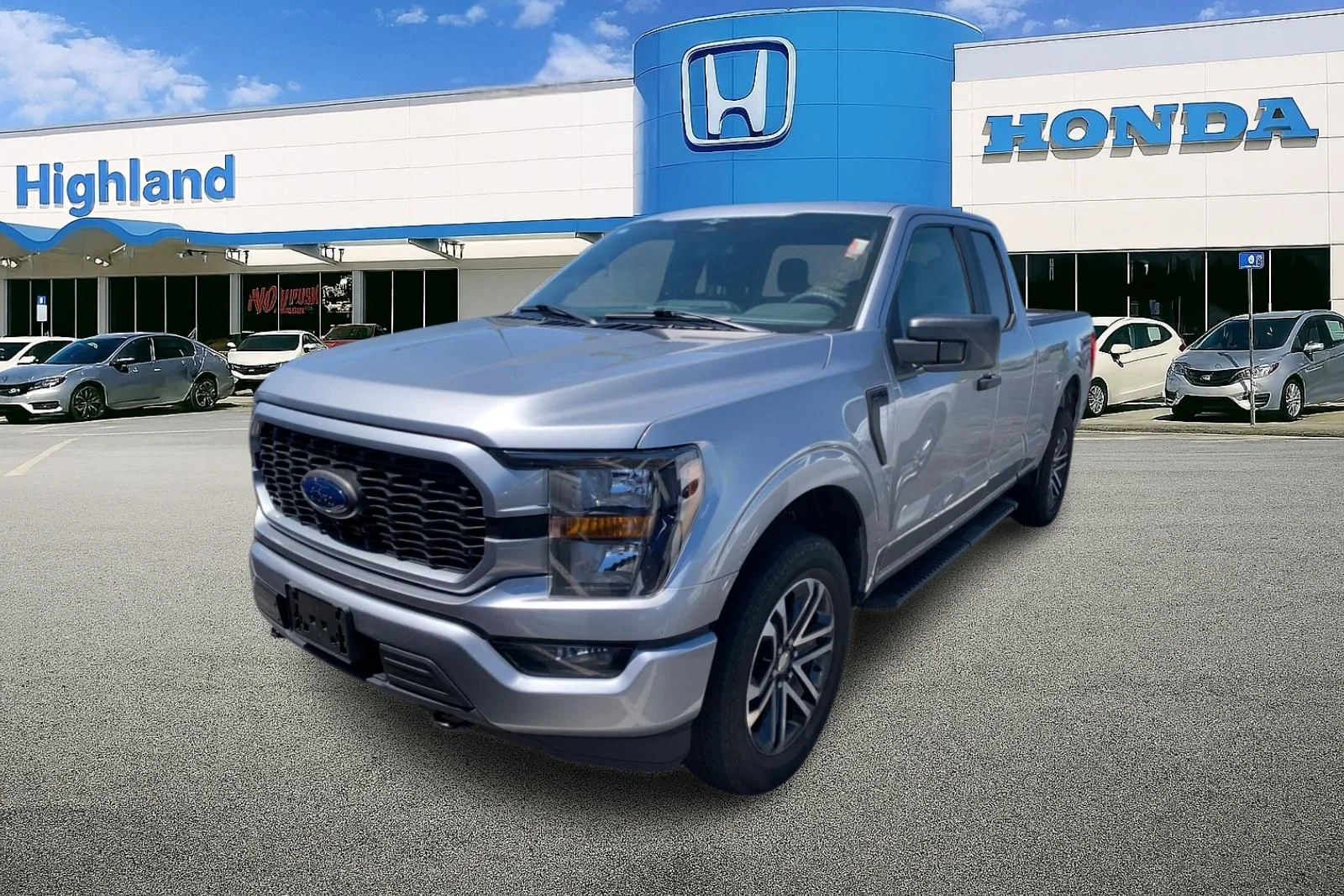 Used 2023 Silver Ford XL image 1