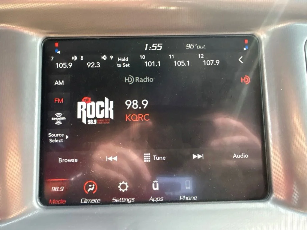 Used 2023 Granite Crystal Clearcoat Metallic Dodge SXT image 29