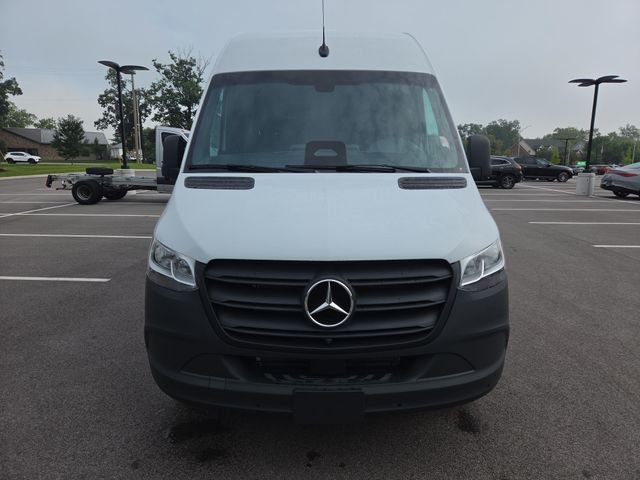 New 2026 Arctic+White Mercedes-Benz Cargo 170 WB image 9