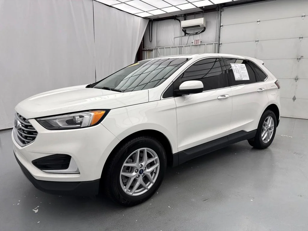 Used 2022 White Ford SEL image 3
