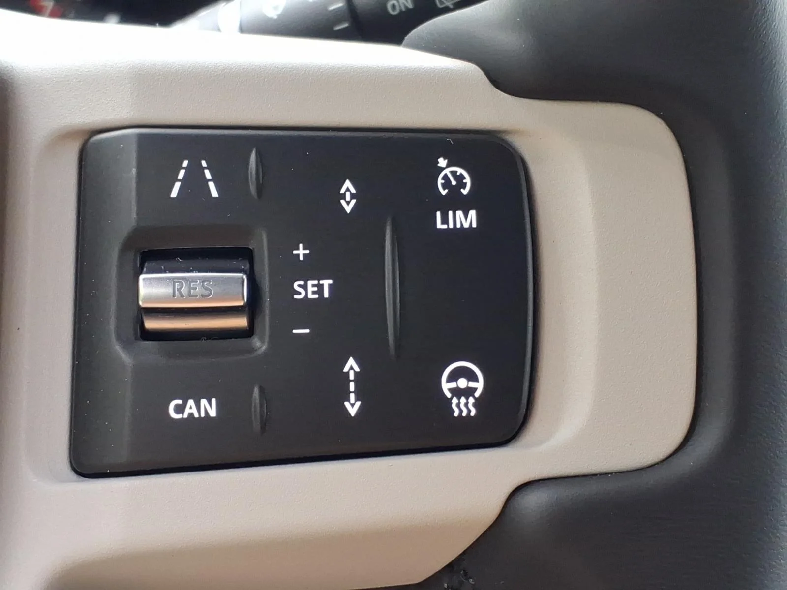 New 2026 Fuji White Land Rover 110 X-Dynamic SE image 15