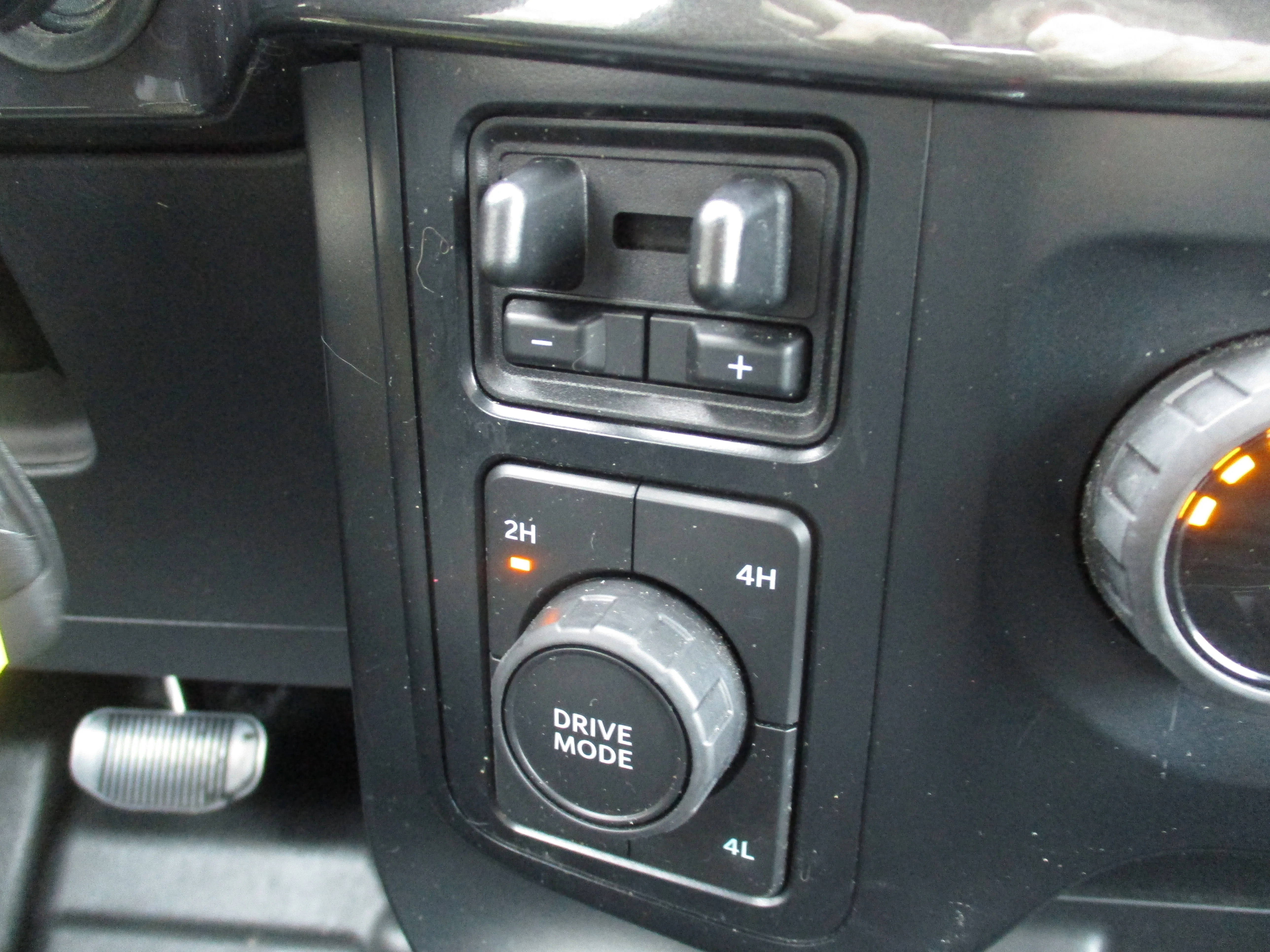 Used 2023 Carbonized Gray Metallic Ford XL image 36