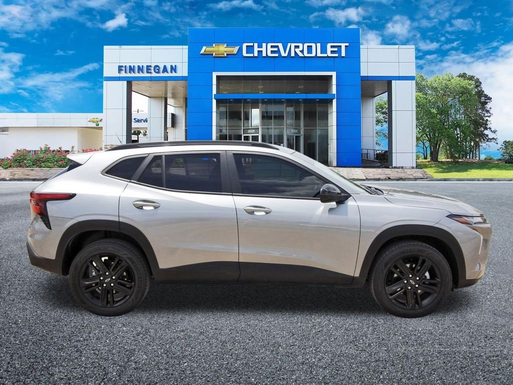 Used 2025 Gray Chevrolet ACTIV image 8