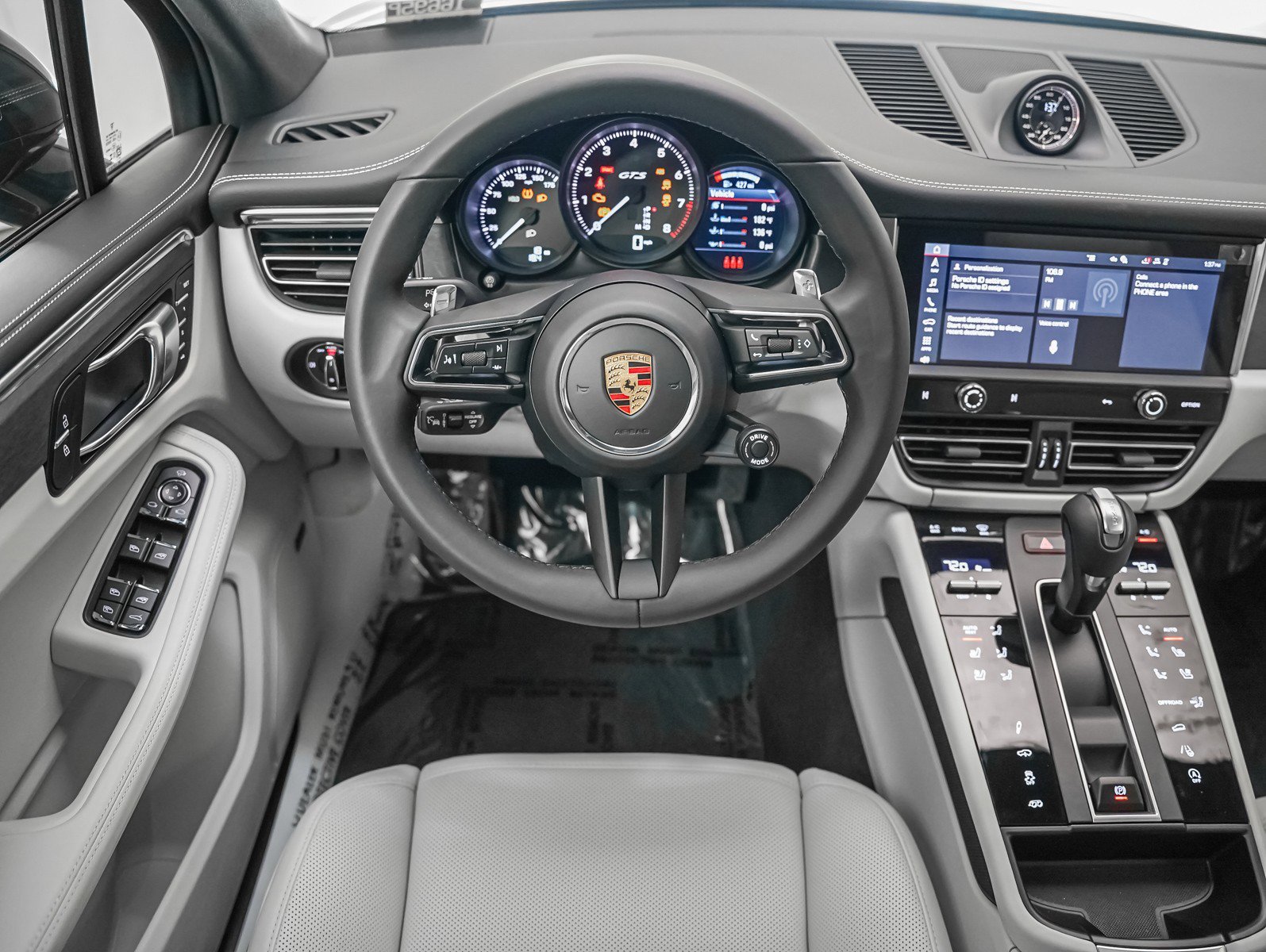 2026 Porsche Macan GTS - Photo 16