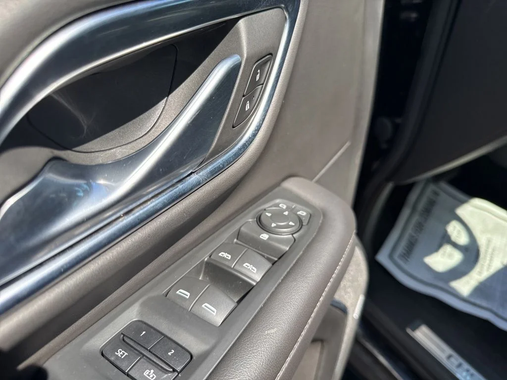 Used 2021 Black Chevrolet Z71 image 23