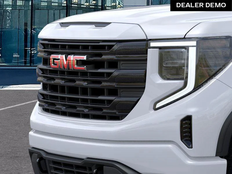 Used 2025  GMC Elevation image 13