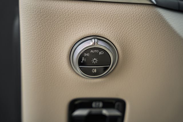 Used 2024 Polar White Mercedes-Benz GLC 300 image 40