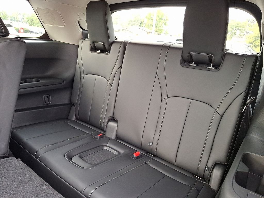 Used 2026 White INFINITI LUXE image 7