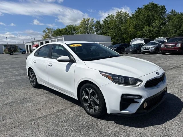 Used 2021 White Kia LXS image 11
