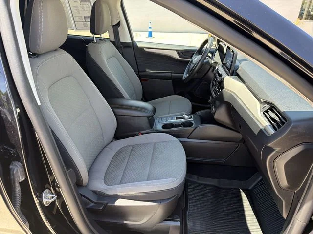 Used 2022 Black Ford SE image 26