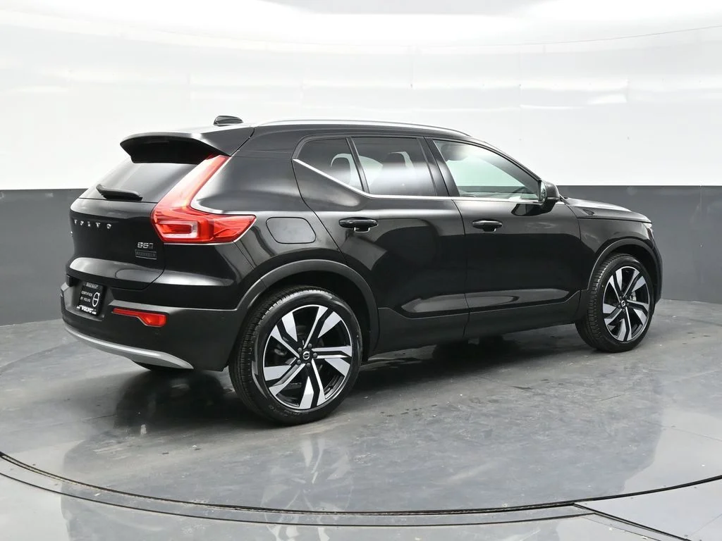 Certified Used 2025 Onyx Black Volvo Plus image 7