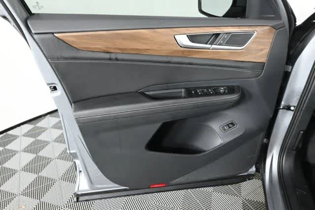 2026 Volkswagen Atlas SE w/Tech - Photo 30